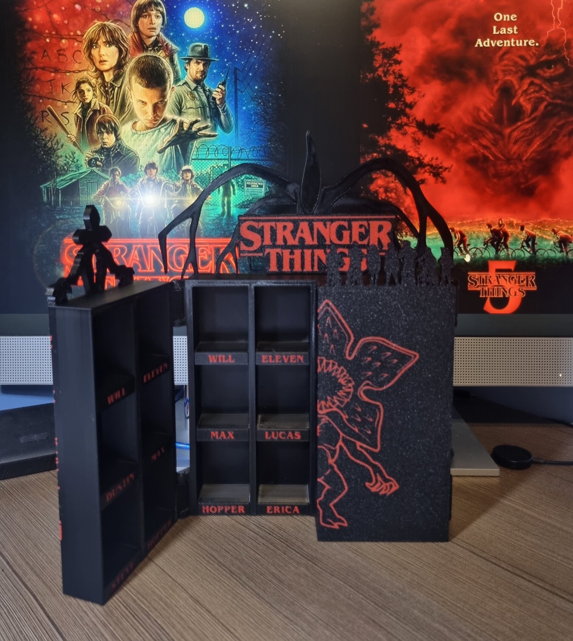 Expositor con bisagras tipo "C" Funko Pop - Kinder Joy "Stranger Things" - 4