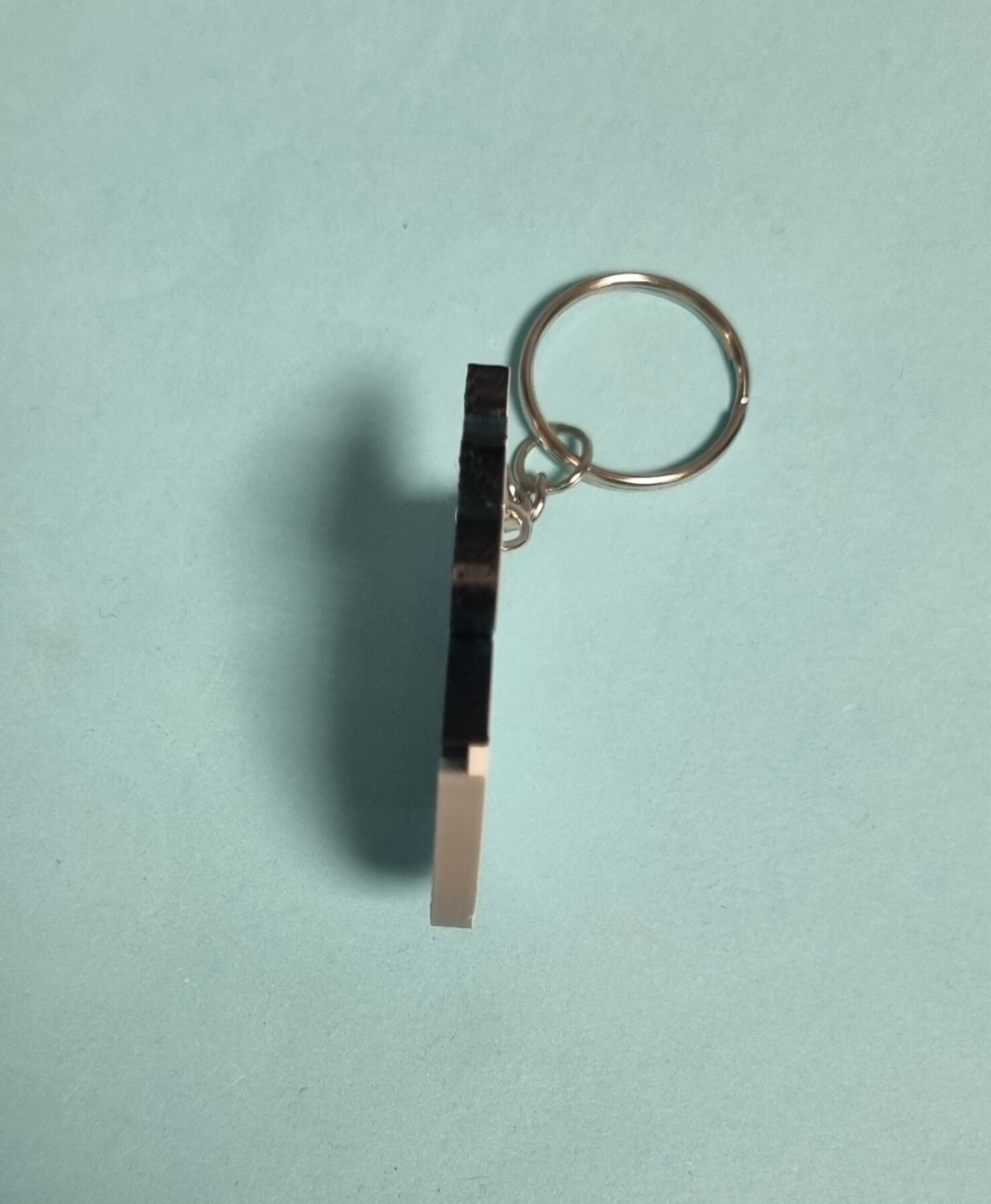 Llavero en relieve con logo HERRADOR/CENTRO ECUESTRE  BERMEJO MARTÍN - 4