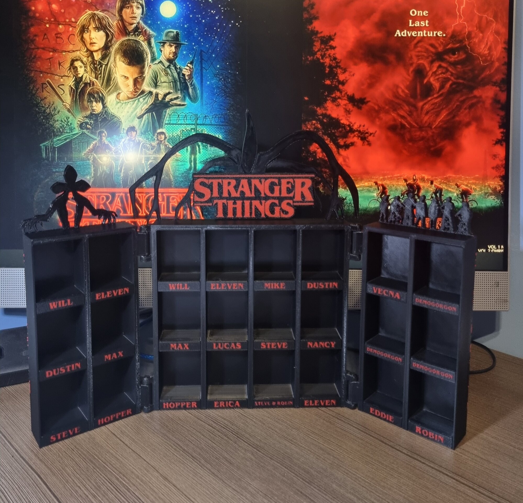 Expositor con bisagras tipo "C" Funko Pop - Kinder Joy "Stranger Things" - 3