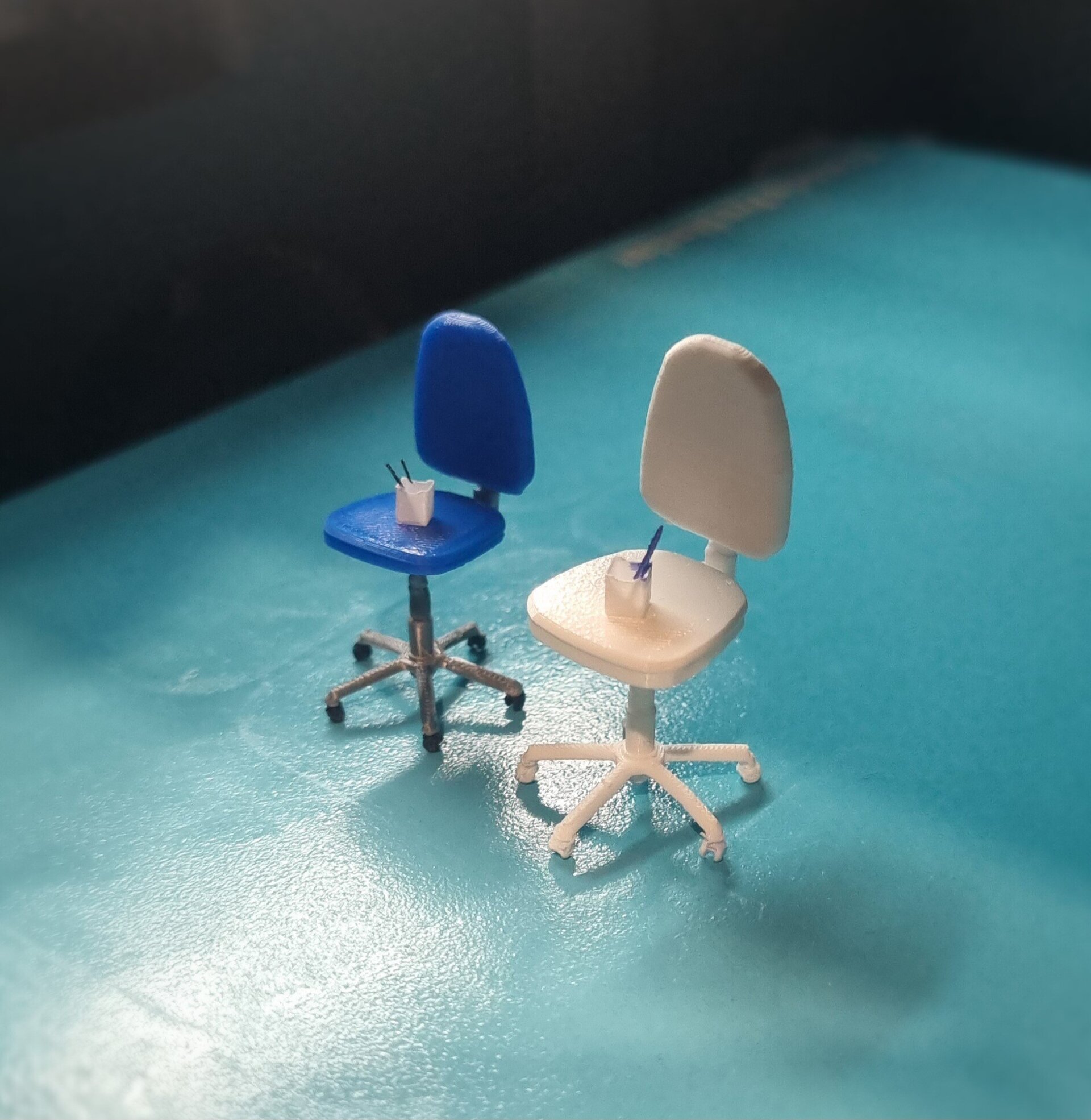 Mobiliario de oficina en miniatura para maqueta - 2