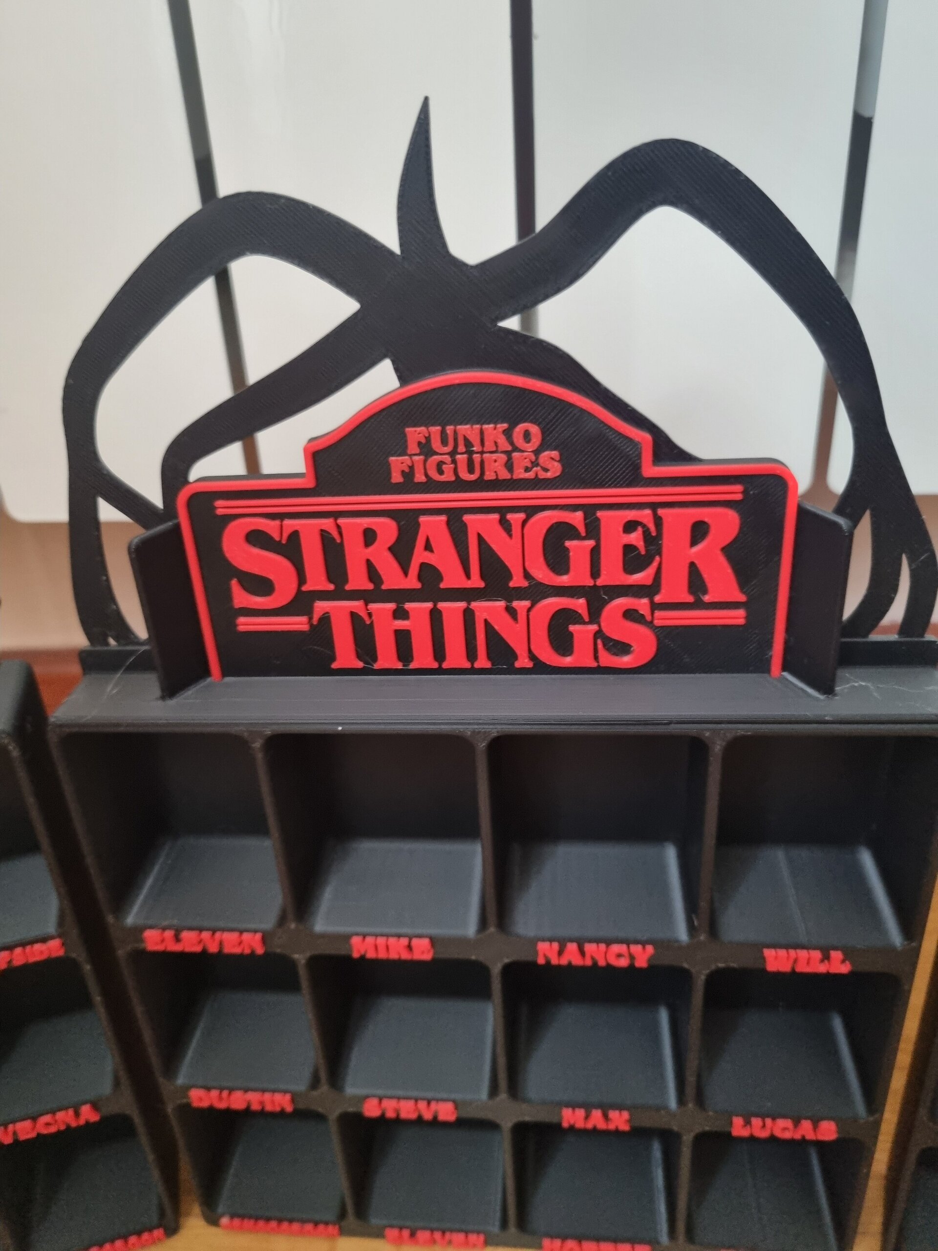 Organizador y Expositor tipo "A" Funko Pop - Kinder Joy "Stranger Things" - 5