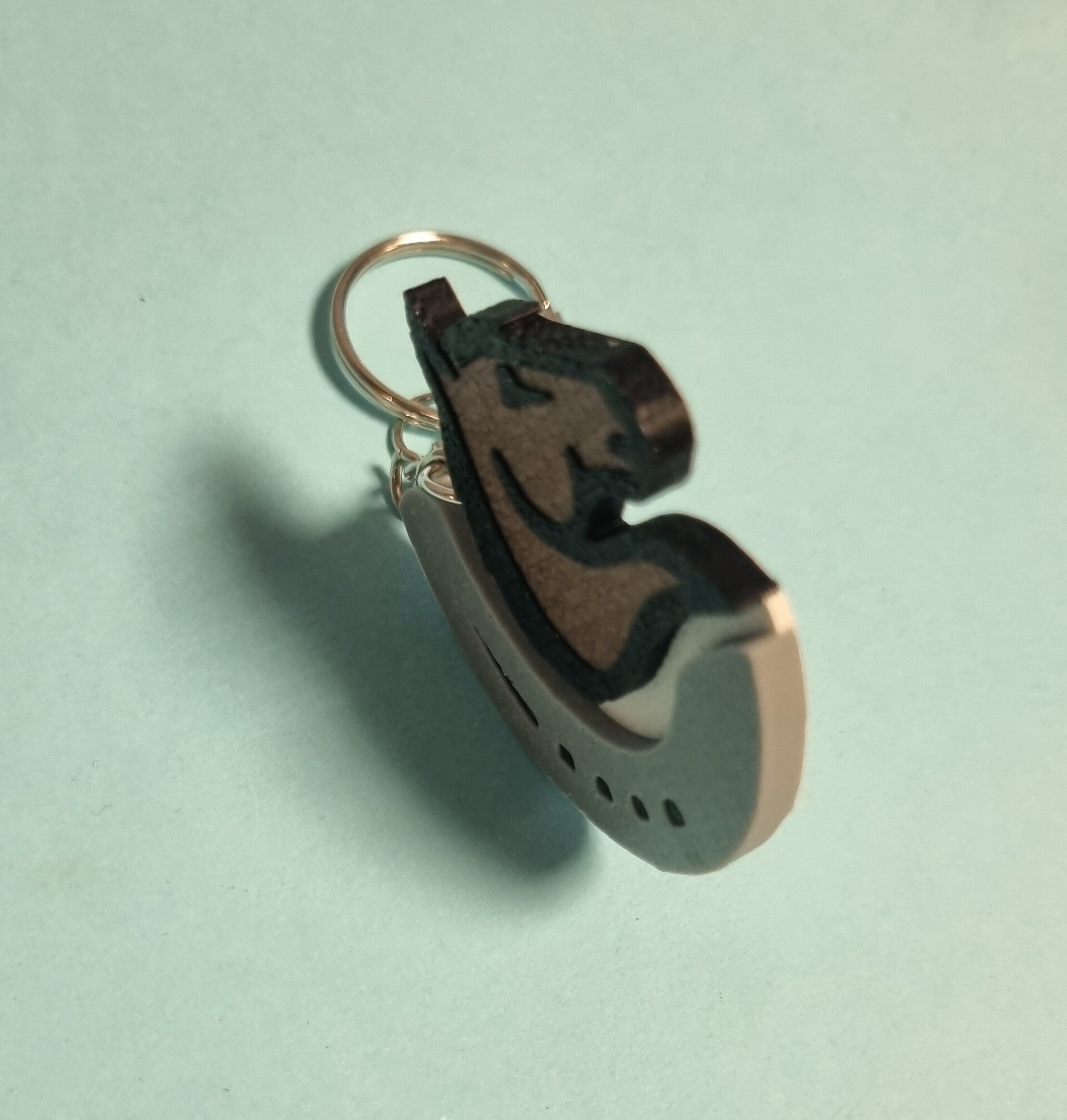 Llavero en relieve con logo HERRADOR/CENTRO ECUESTRE  BERMEJO MARTÍN - 3