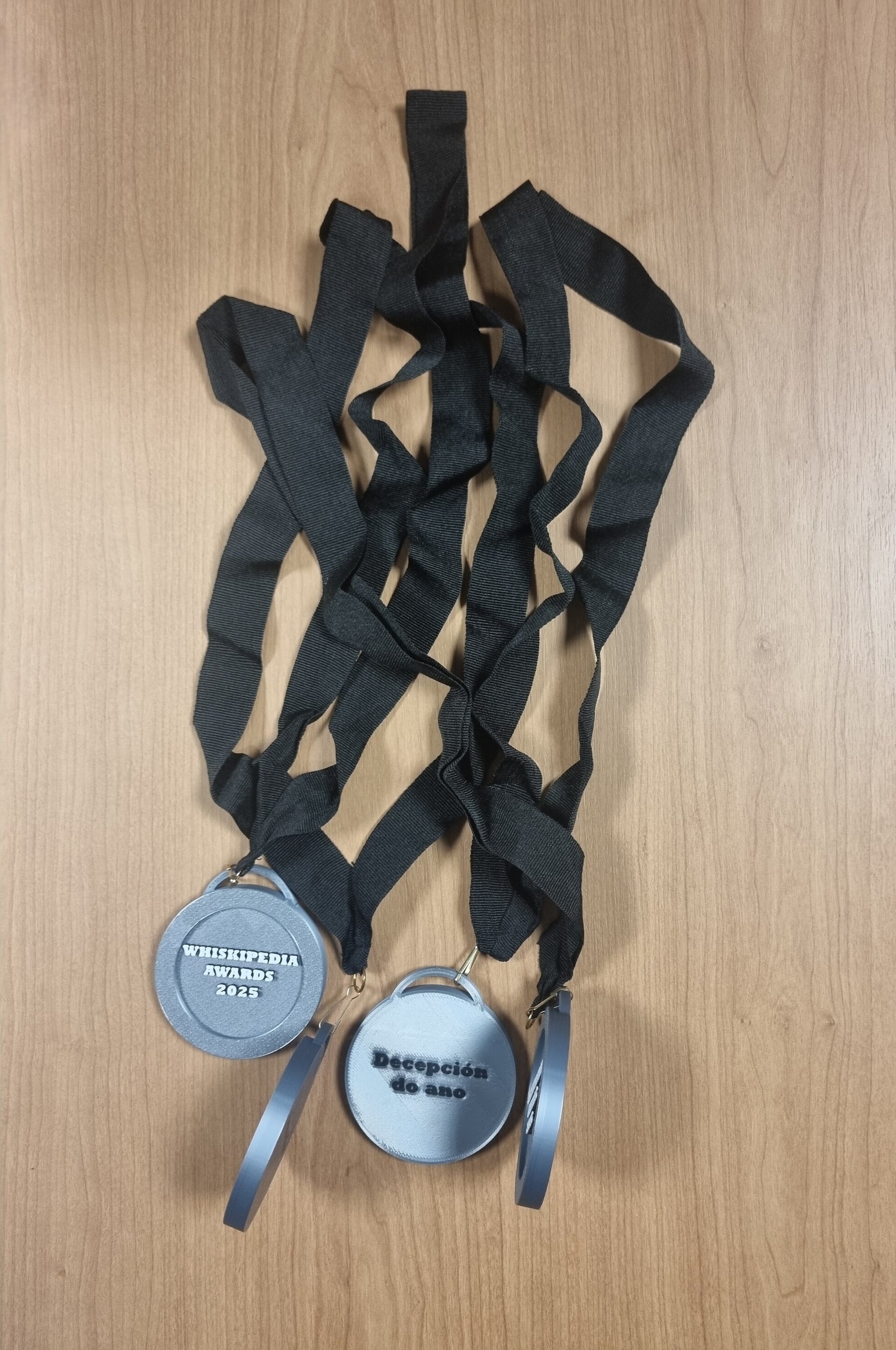 Lote medallas (4) en relieve WHISKIPEDIA AWARDS 2025 - 2